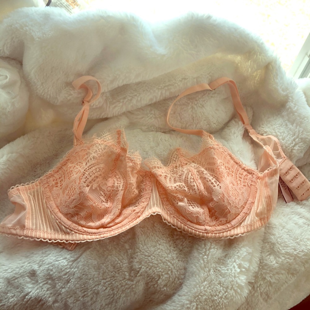 NWT VS Lace Brallette 34C